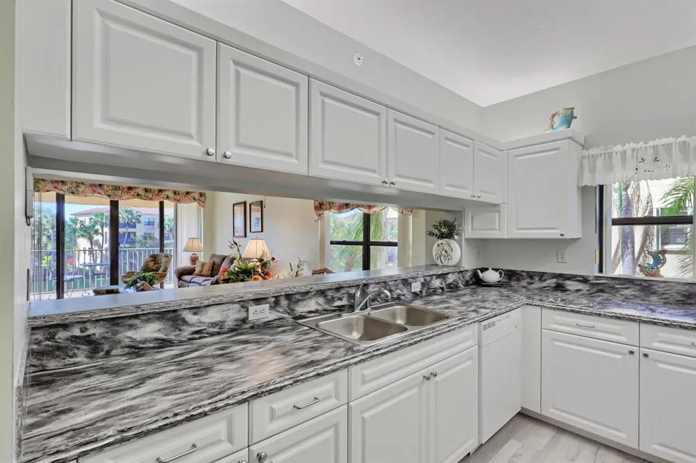 800 Uno Lago Drive #305 Juno Beach, FL 33408