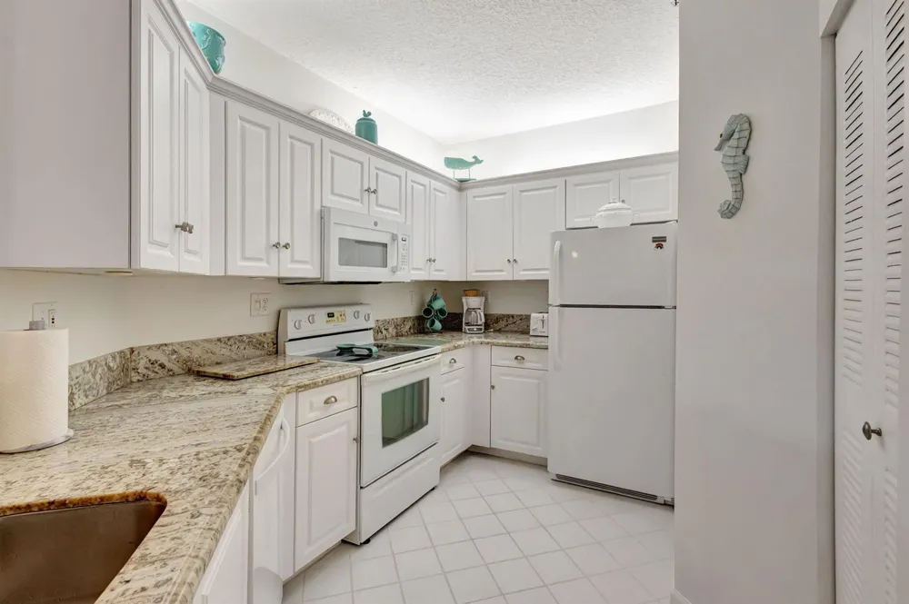 800 Uno Lago Drive #302 Juno Beach, FL 33408