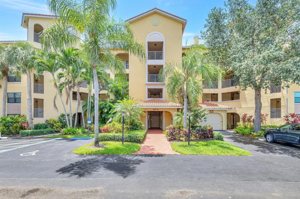 800 Uno Lago Drive #302 Juno Beach, FL 33408