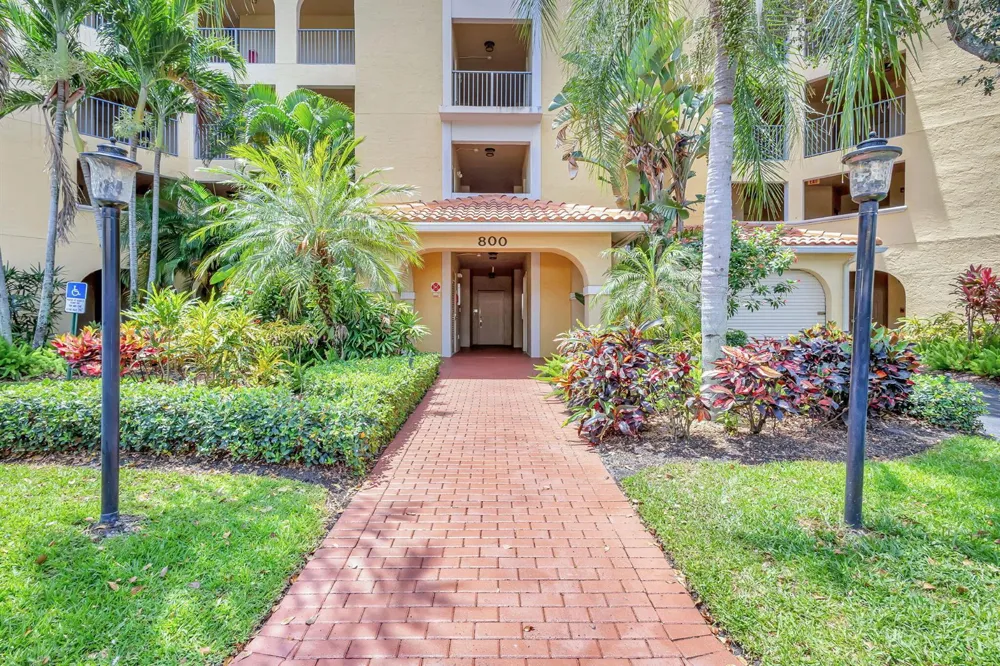 800 Uno Lago Drive #302 Juno Beach, FL 33408