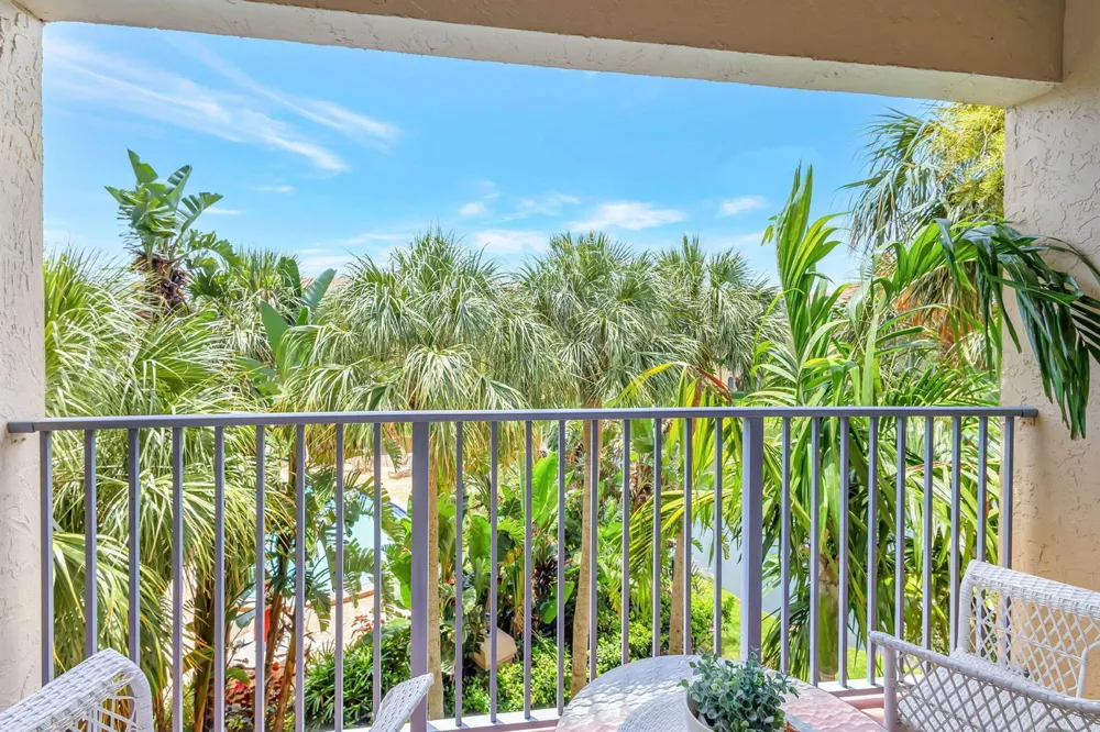 800 Uno Lago Drive #302 Juno Beach, FL 33408
