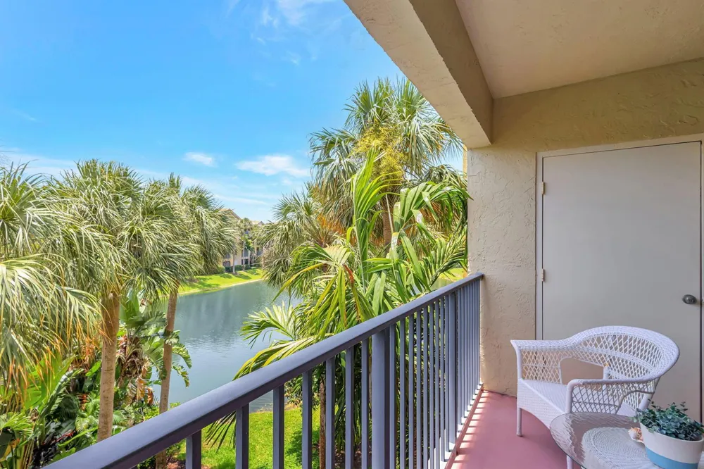 800 Uno Lago Drive #302 Juno Beach, FL 33408