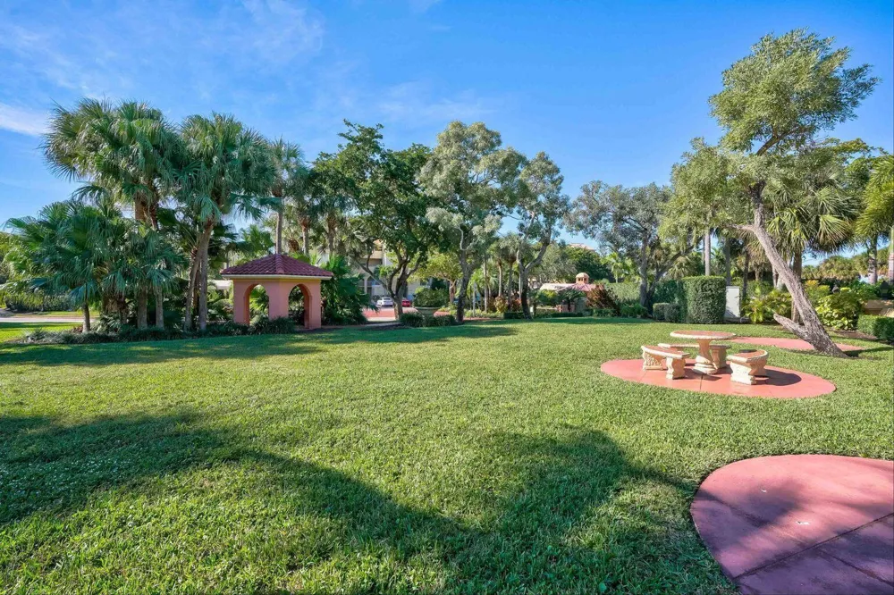 800 Uno Lago Drive #302 Juno Beach, FL 33408