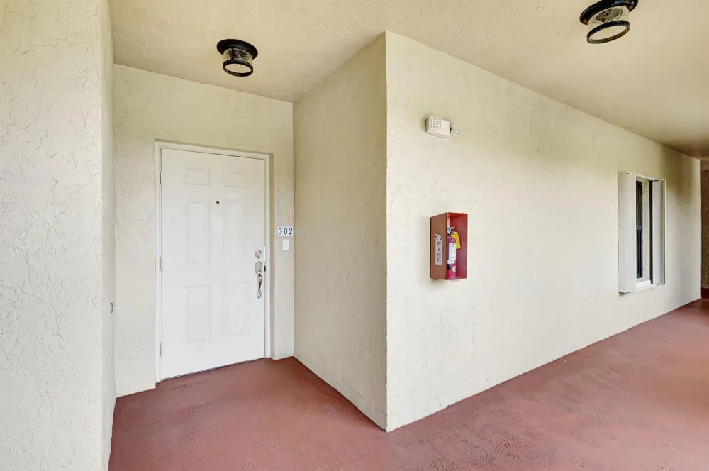 800 Uno Lago Drive #302 Juno Beach, FL 33408