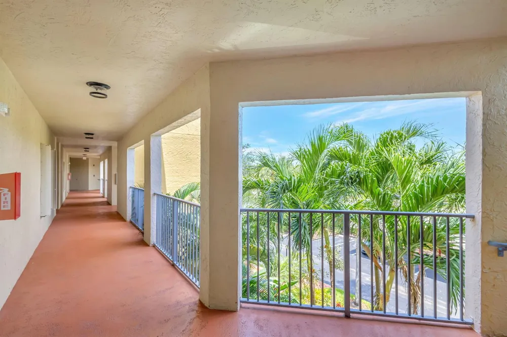 800 Uno Lago Drive #302 Juno Beach, FL 33408