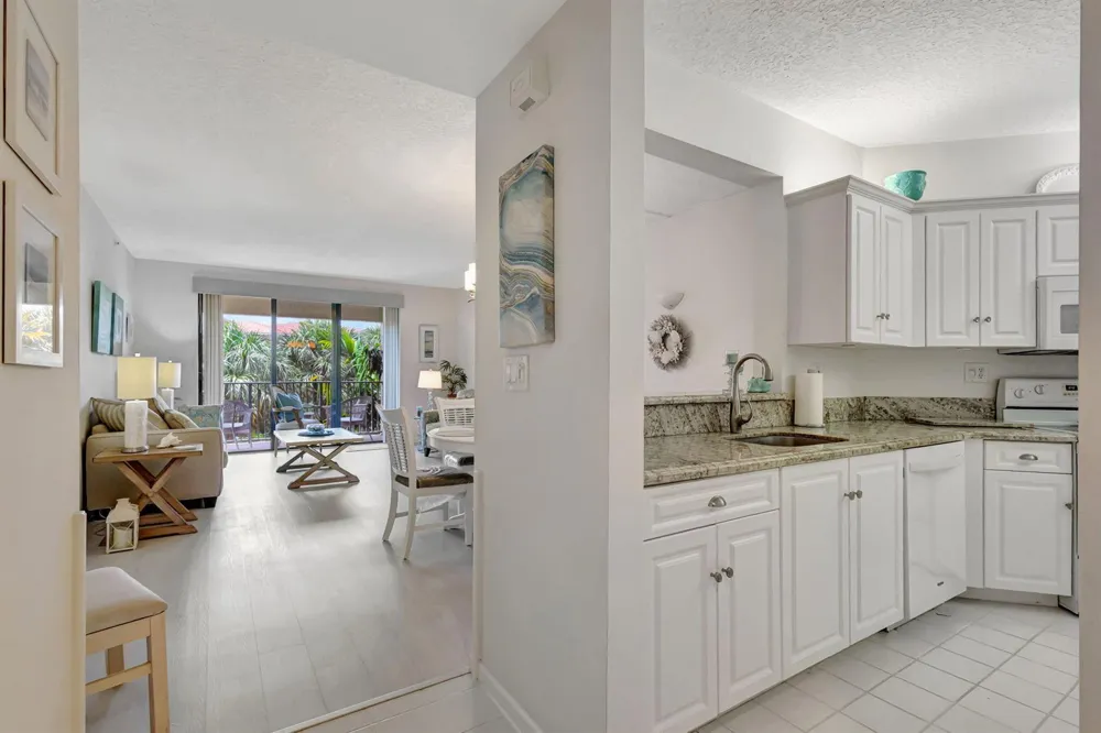 800 Uno Lago Drive #302 Juno Beach, FL 33408