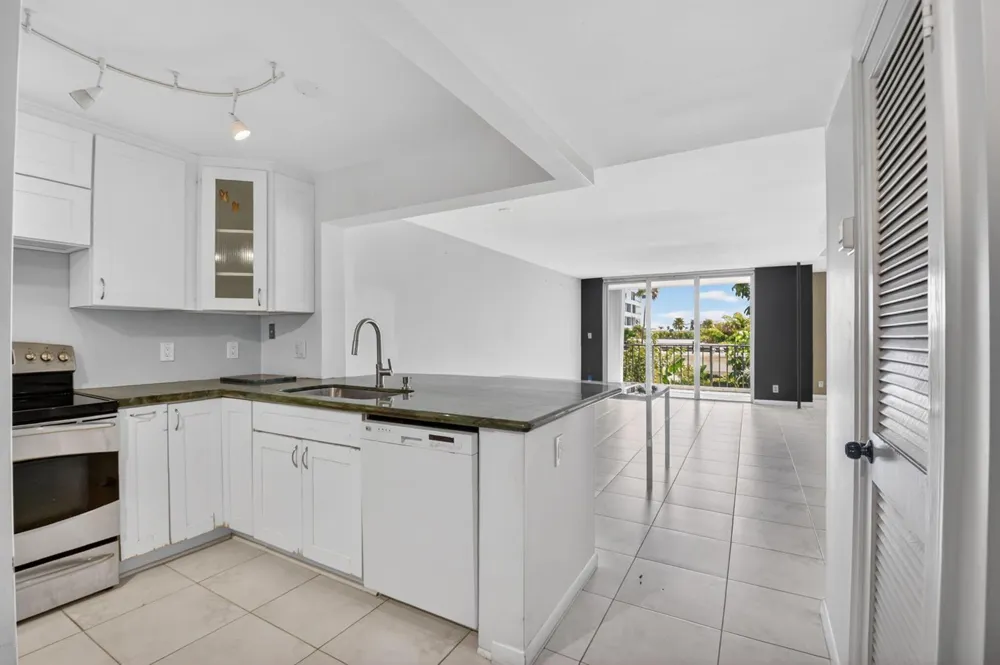 3581 S Ocean Boulevard #3c South Palm Beach, FL 33480