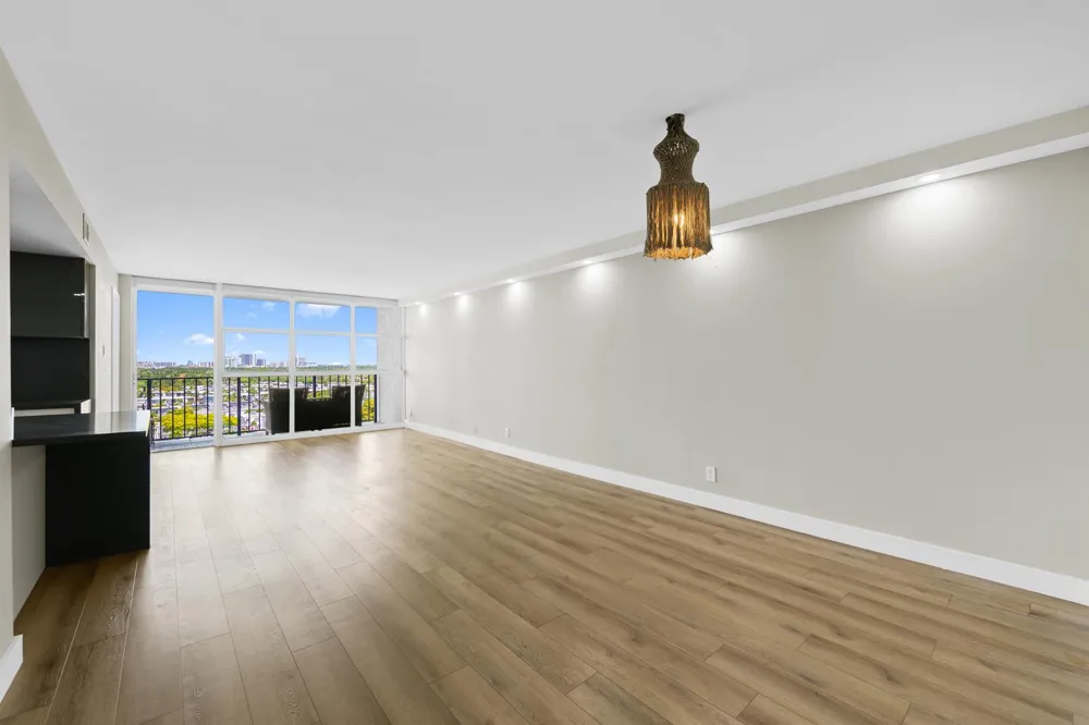 600 Parkview Drive #1029 Hallandale Beach, FL 33009