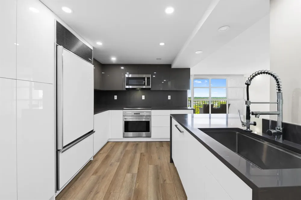 600 Parkview Drive #1029 Hallandale Beach, FL 33009