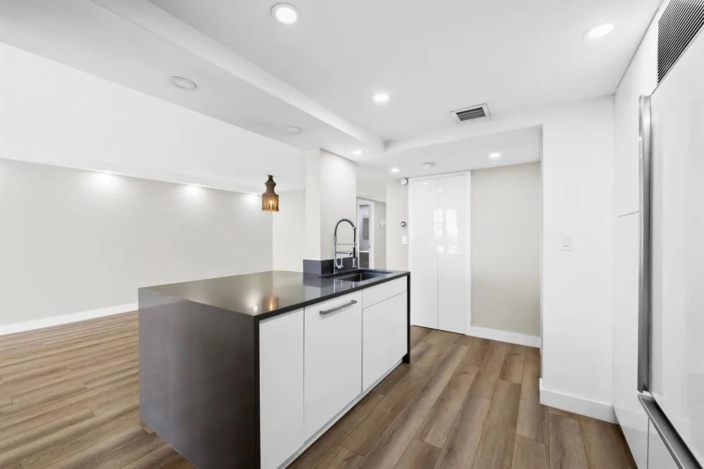 600 Parkview Drive #1029 Hallandale Beach, FL 33009