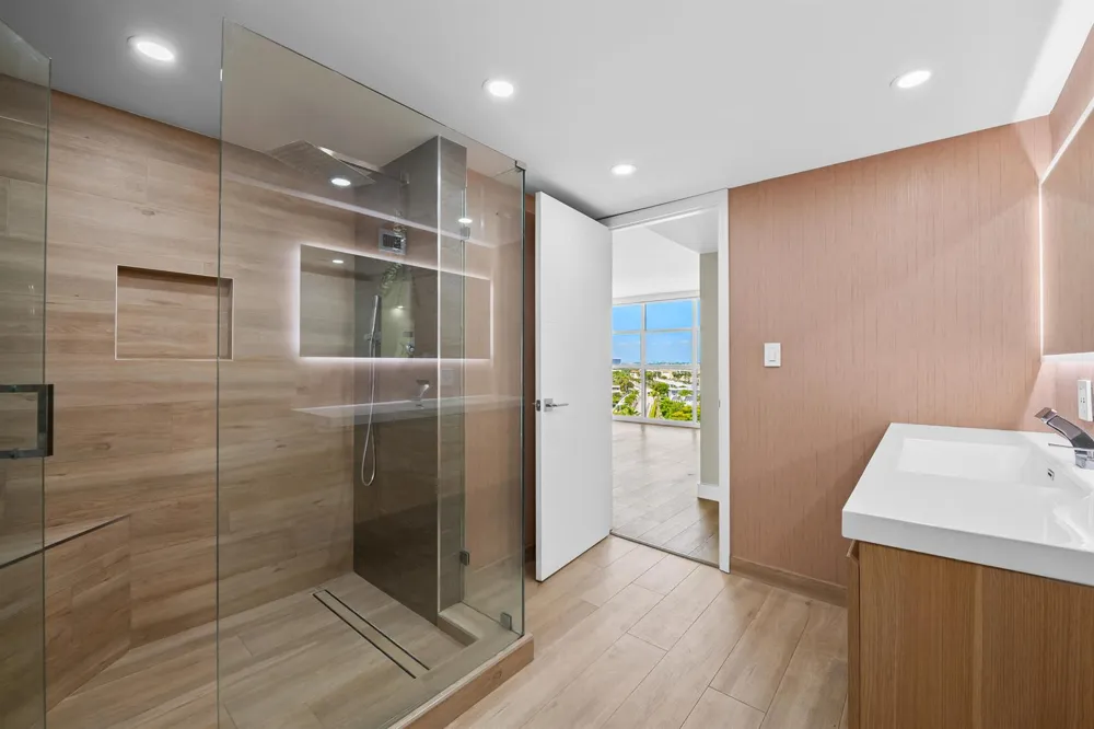 600 Parkview Drive #1029 Hallandale Beach, FL 33009