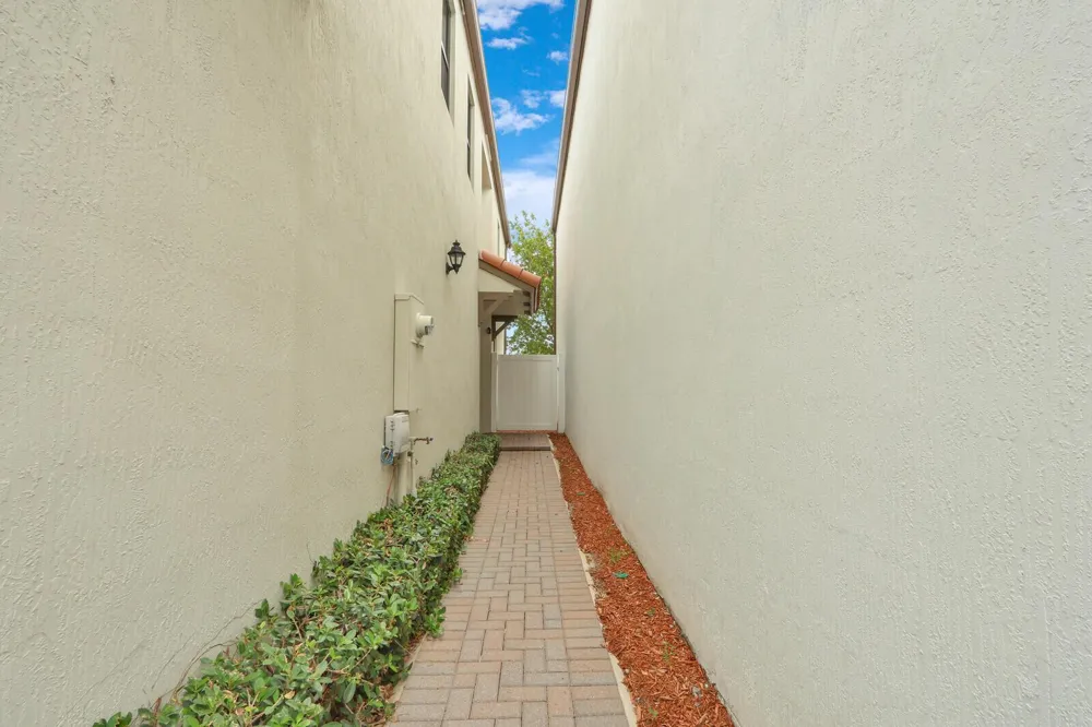 4008 Sequoia Place Riviera Beach, FL 33410