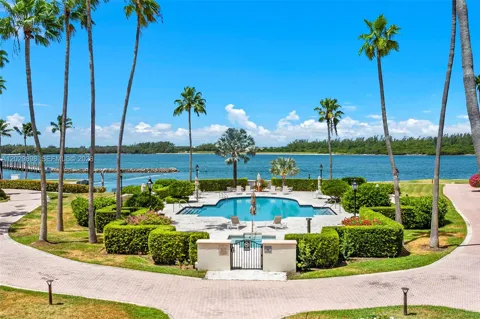 2122 Fisher Island Dr #2122