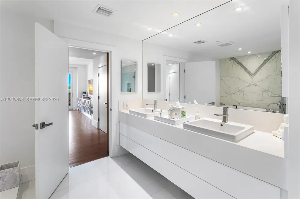 2122 Fisher Island Dr #2122 Miami Beach, FL 33109