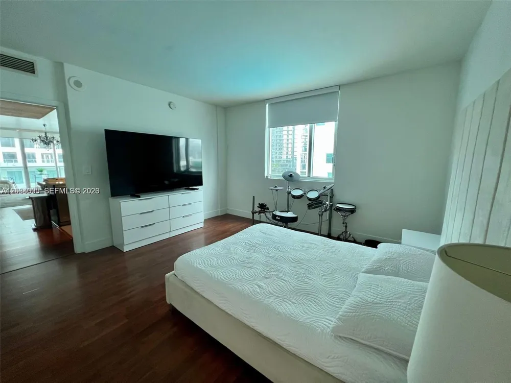 500 Brickell Ave #1410 Miami, FL 33131
