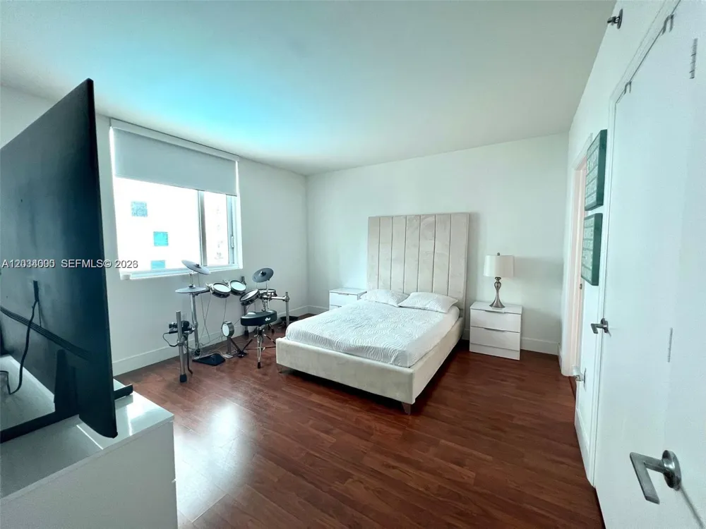 500 Brickell Ave #1410 Miami, FL 33131