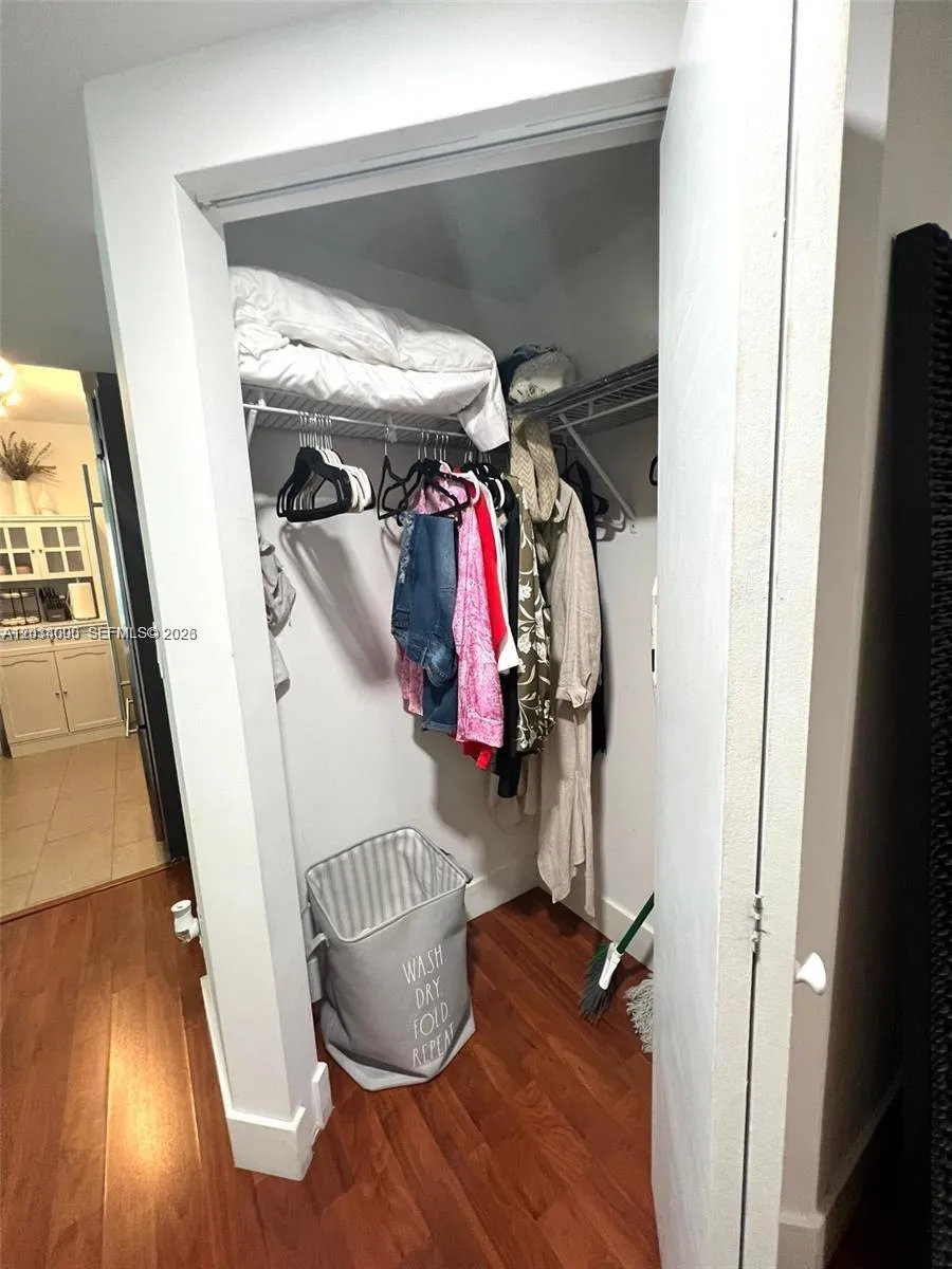 500 Brickell Ave #1410 Miami, FL 33131