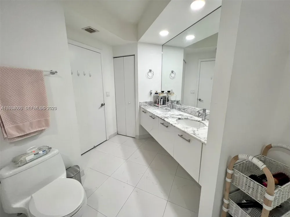 500 Brickell Ave #1410 Miami, FL 33131