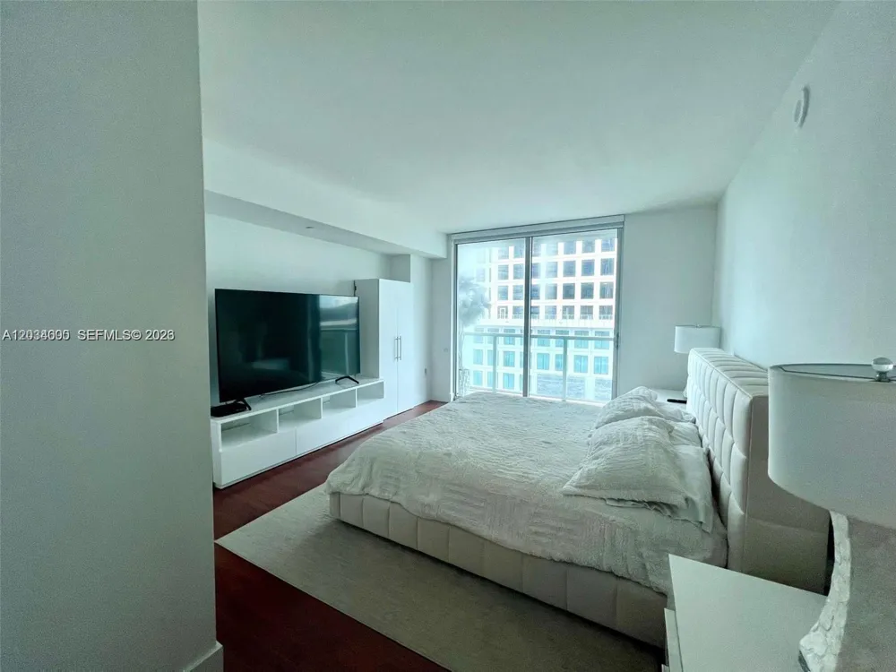 500 Brickell Ave #1410 Miami, FL 33131
