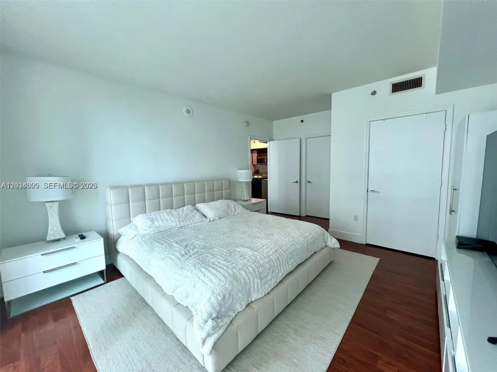 500 Brickell Ave #1410 Miami, FL 33131