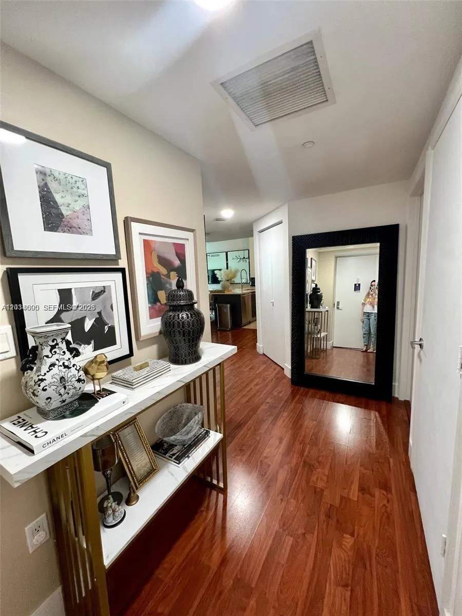 500 Brickell Ave #1410 Miami, FL 33131