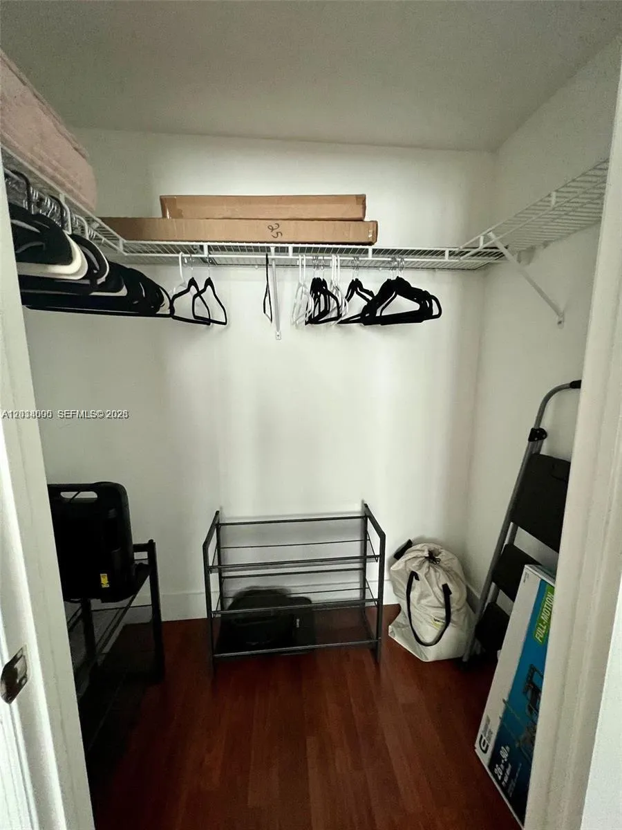500 Brickell Ave #1410 Miami, FL 33131