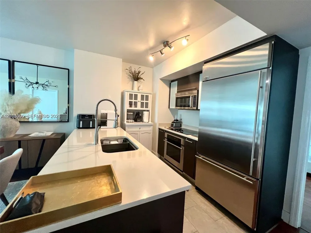 500 Brickell Ave #1410 Miami, FL 33131