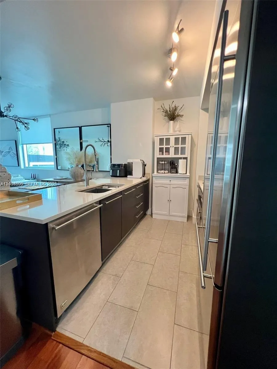 500 Brickell Ave #1410 Miami, FL 33131