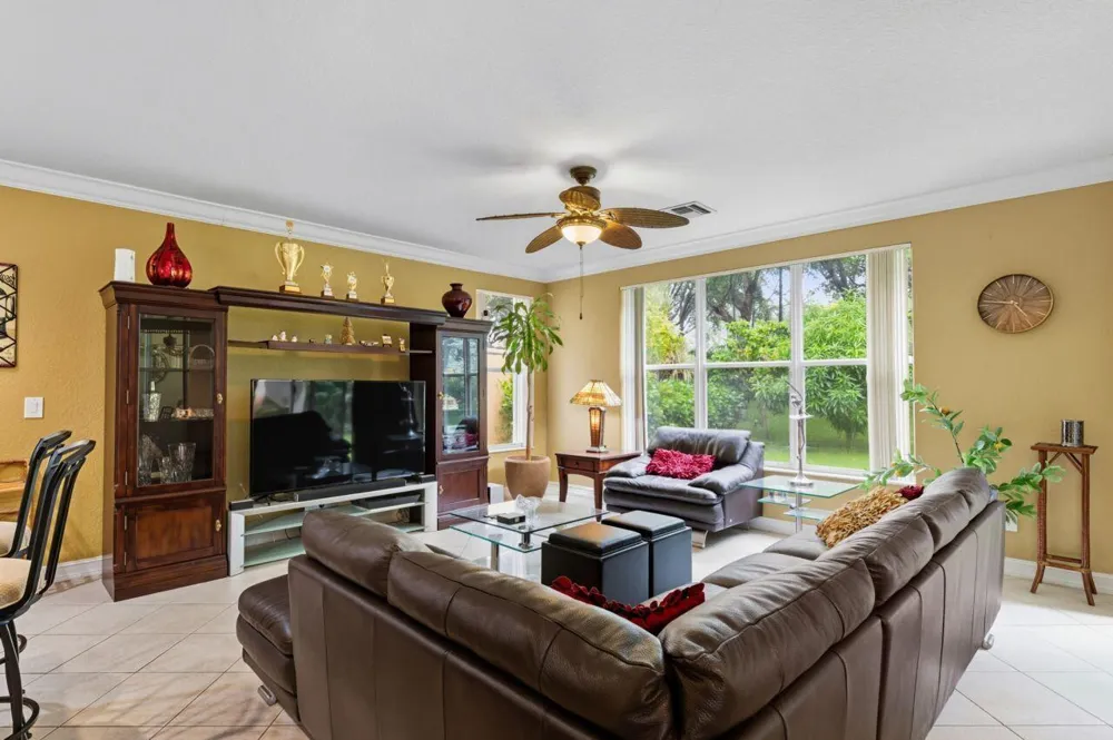 8492 Breezy Oak Way Boynton Beach, FL 33473
