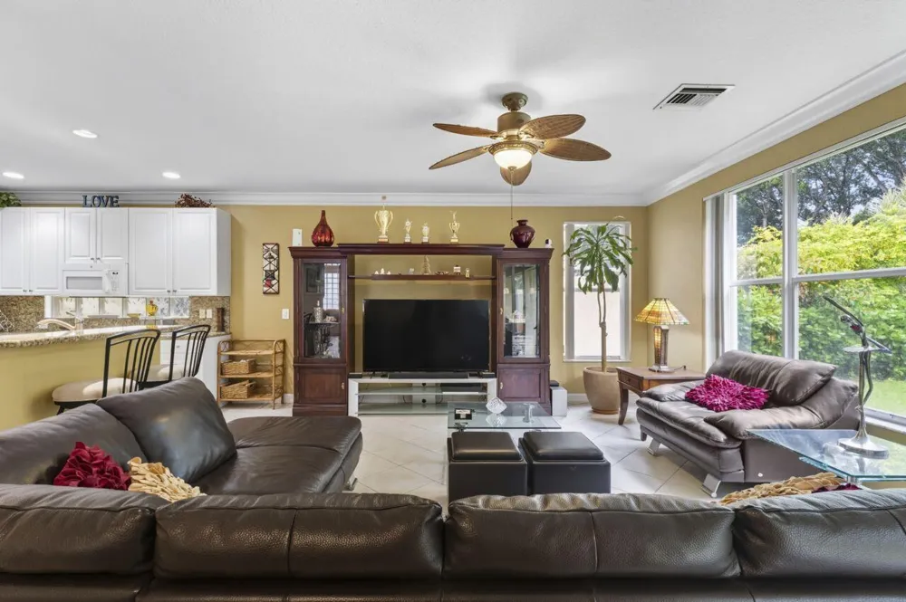 8492 Breezy Oak Way Boynton Beach, FL 33473