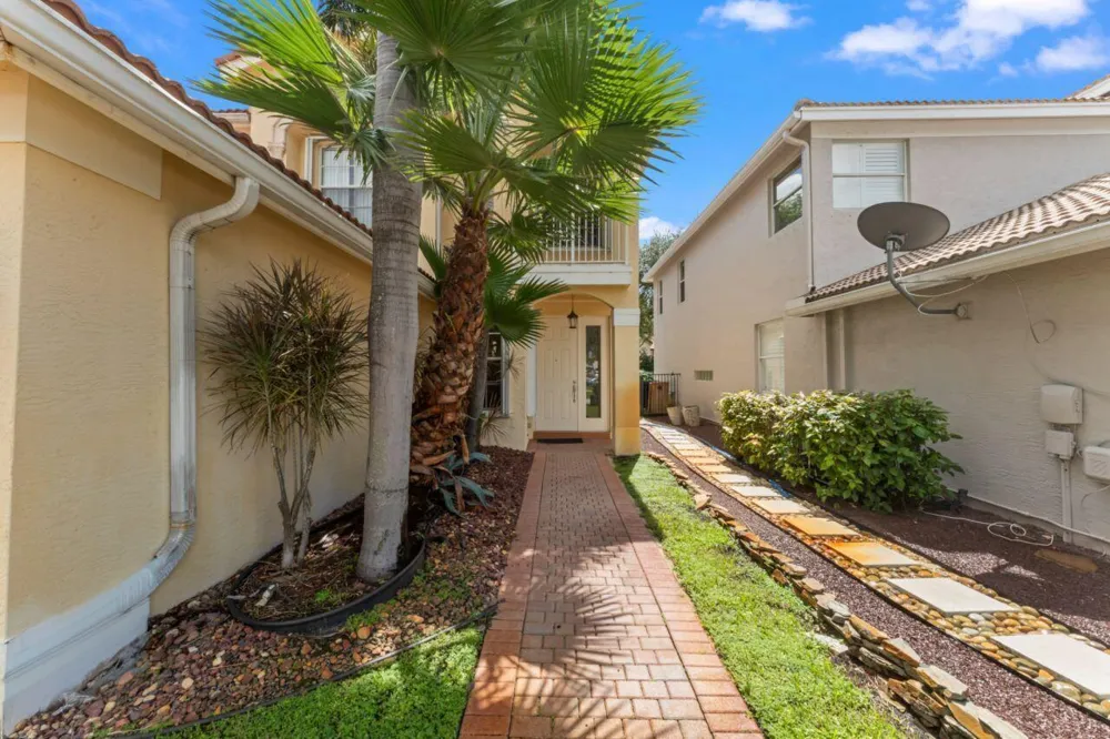 8492 Breezy Oak Way Boynton Beach, FL 33473