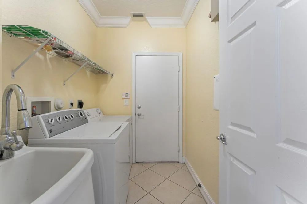 8492 Breezy Oak Way Boynton Beach, FL 33473