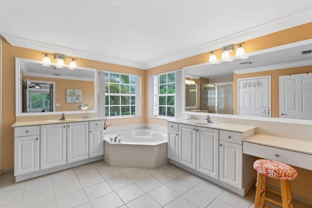 8492 Breezy Oak Way Boynton Beach, FL 33473