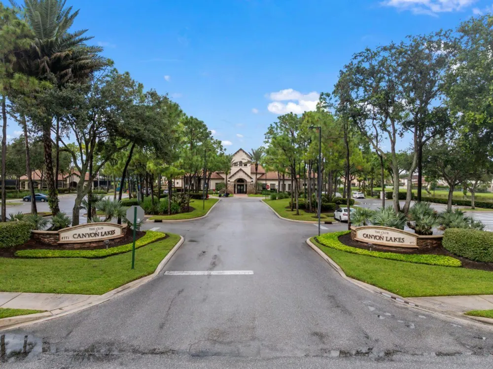 8492 Breezy Oak Way Boynton Beach, FL 33473