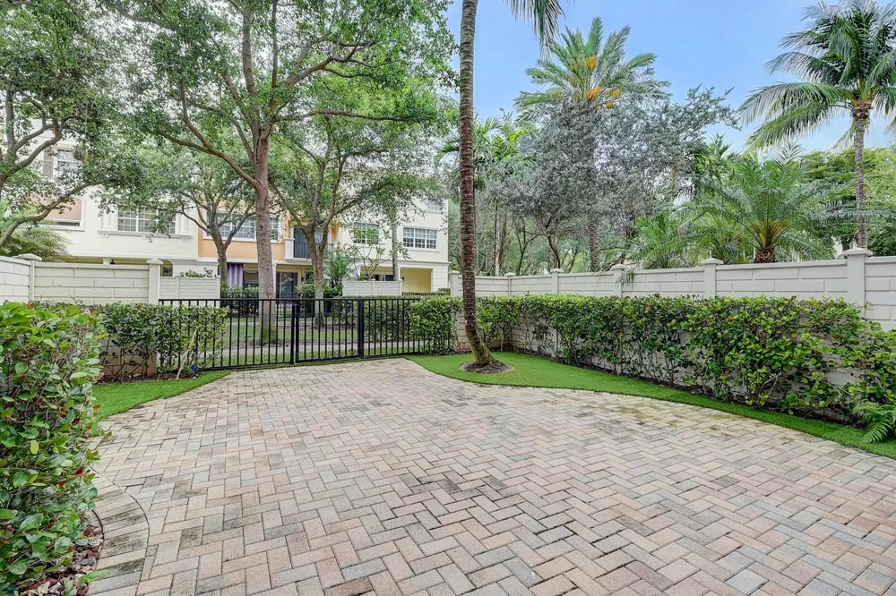 5645 NE Trieste Way Boca Raton, FL 33487