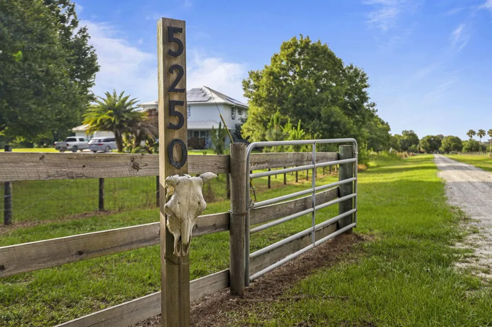 5250 21st Street SW Vero Beach, FL 32968