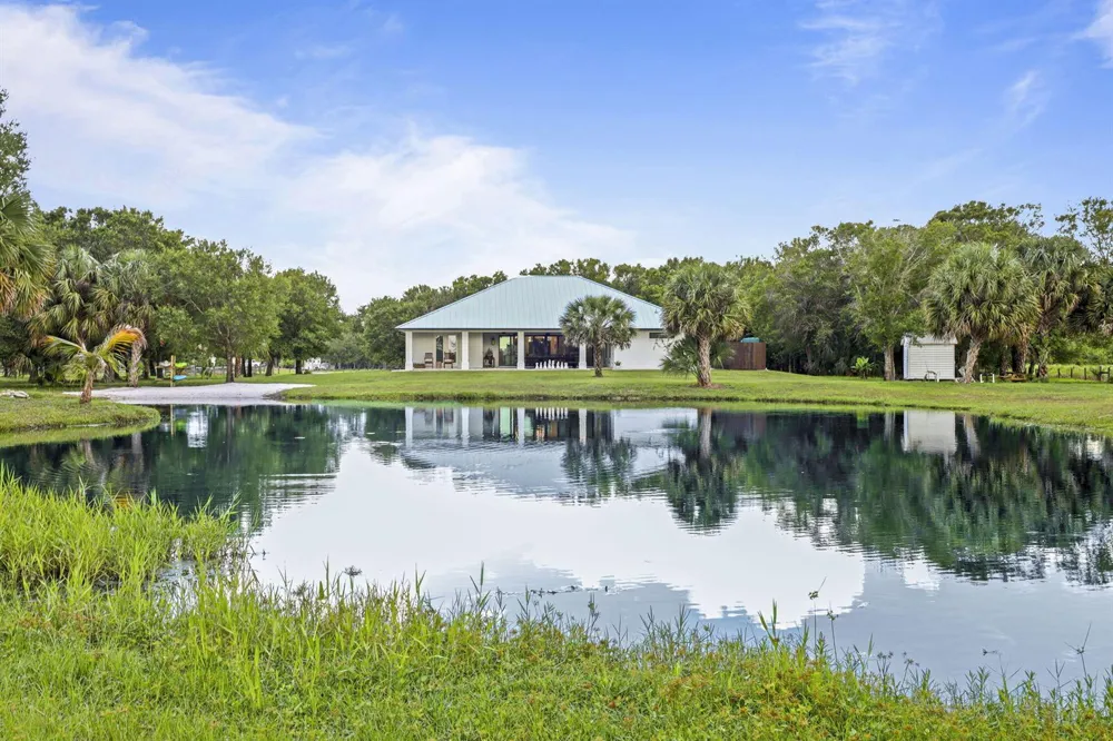 5250 21st Street SW Vero Beach, FL 32968