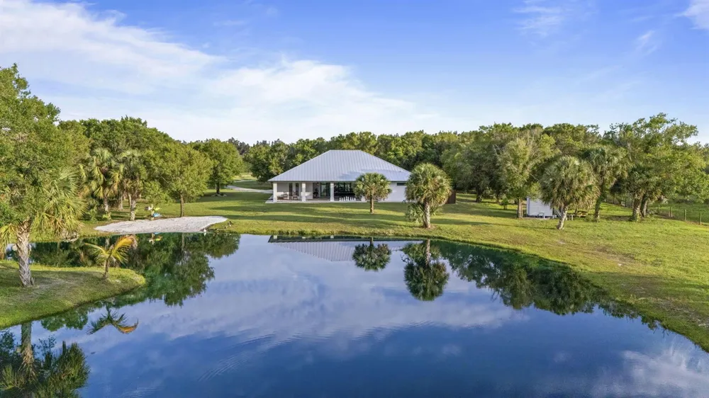 5250 21st Street SW Vero Beach, FL 32968