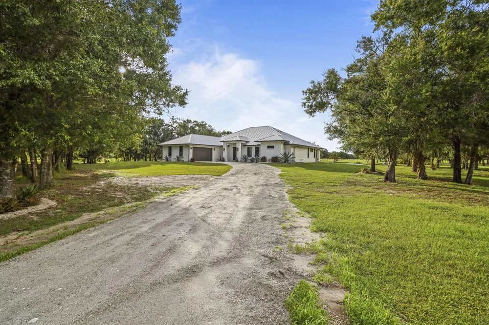 5250 21st Street SW Vero Beach, FL 32968