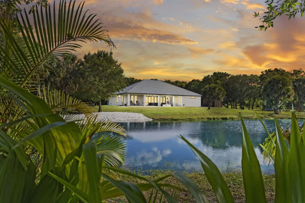 5250 21st Street SW Vero Beach, FL 32968