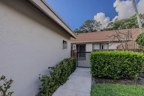 2054 SW Silver Pine Way #123d