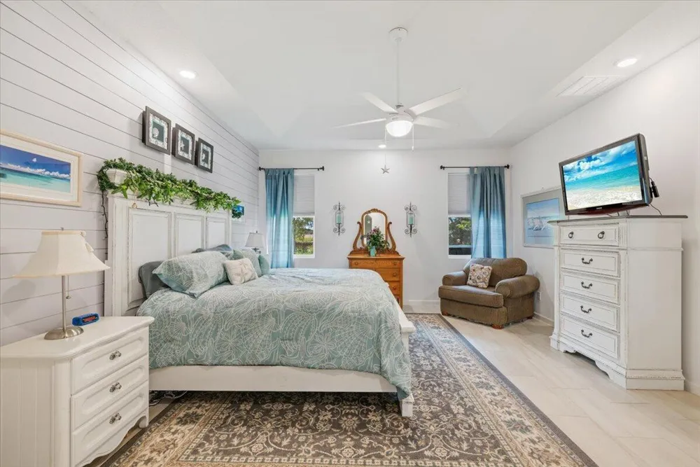 31 52nd Square Vero Beach, FL 32968
