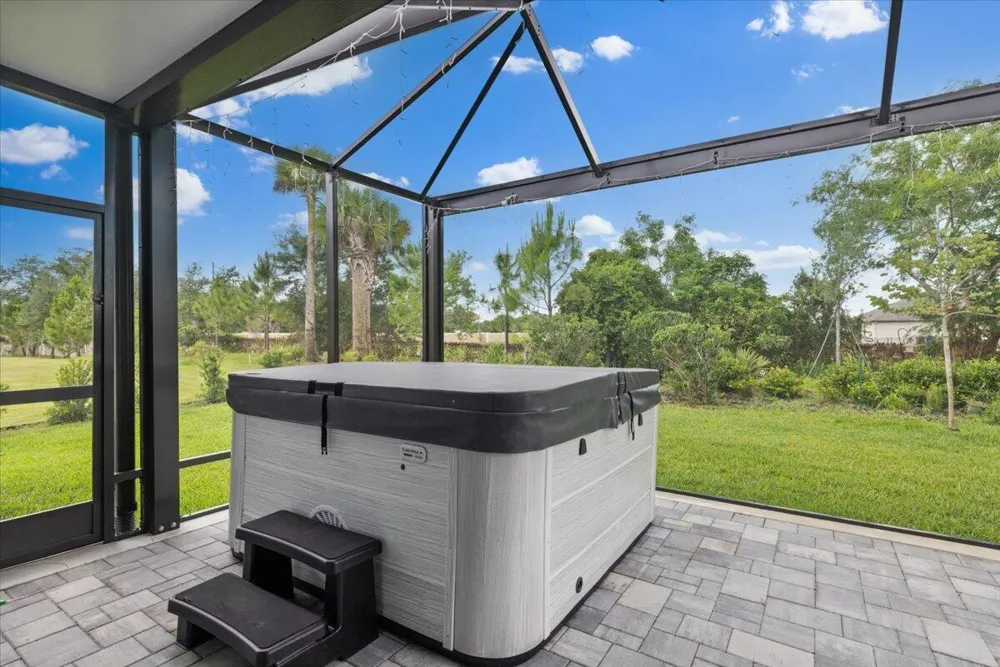 31 52nd Square Vero Beach, FL 32968