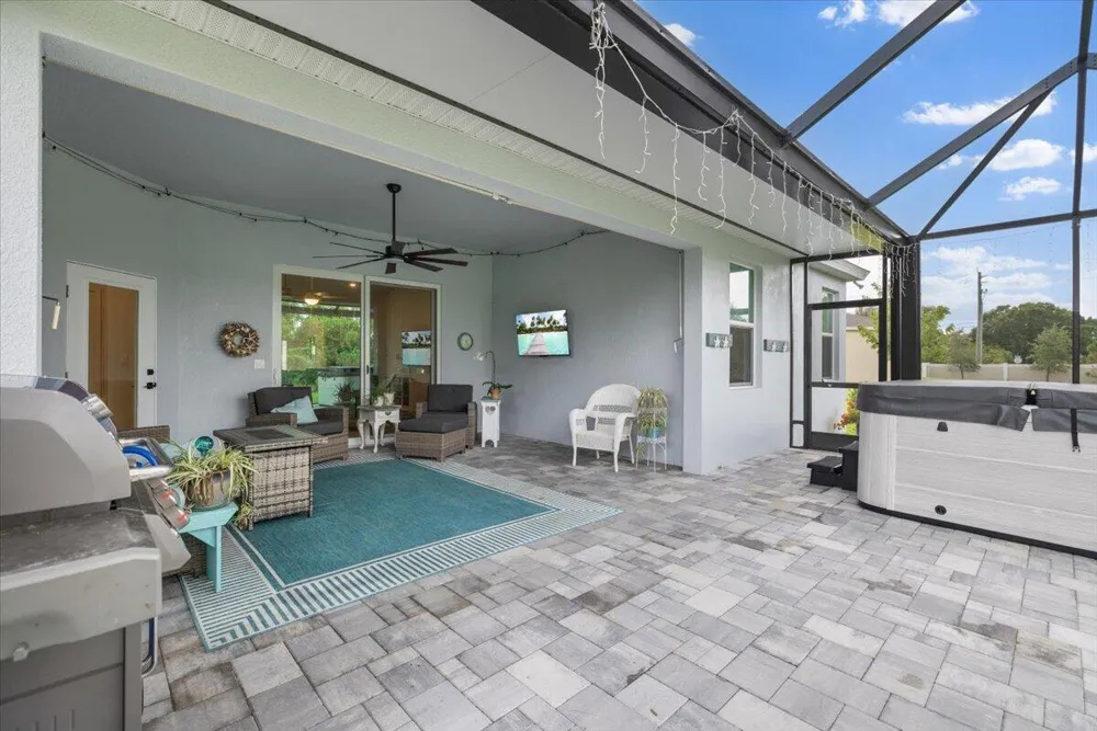 31 52nd Square Vero Beach, FL 32968