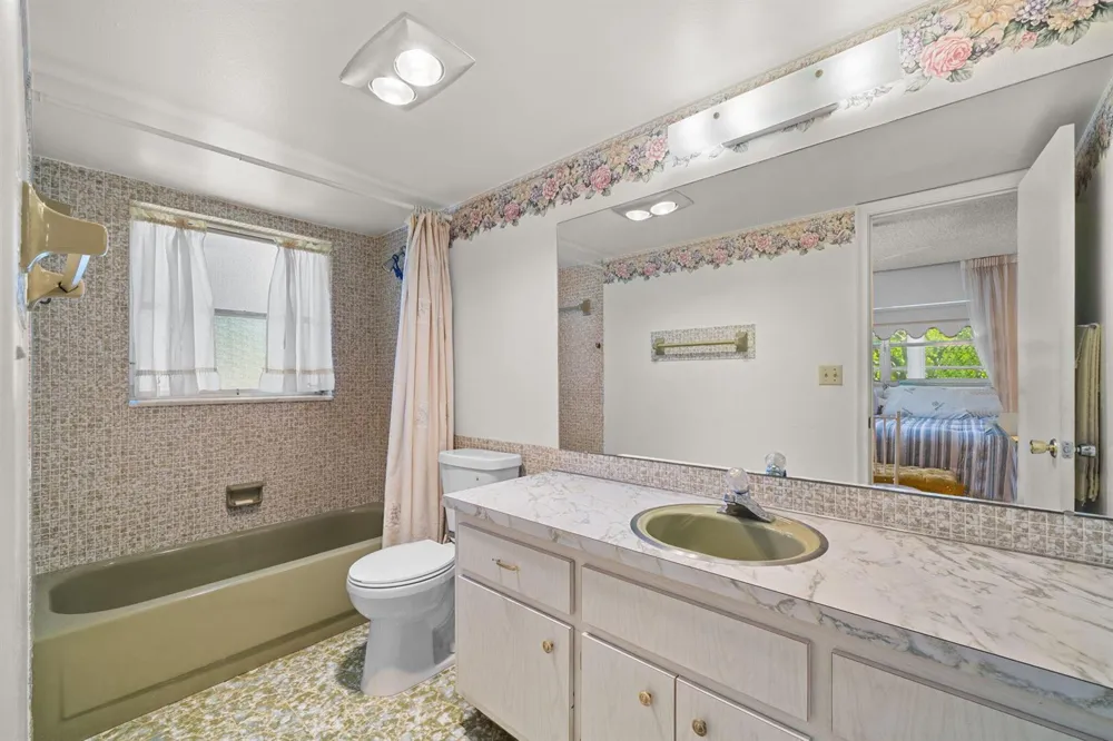 2271 NW 48th Terrace #207 Lauderhill, FL 33313
