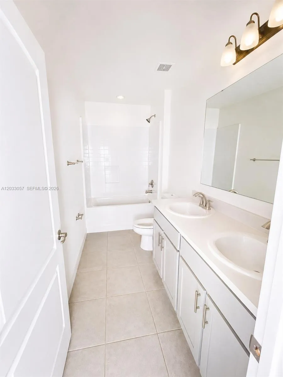 811 SERENADE St NW Palm Bay, FL 32907