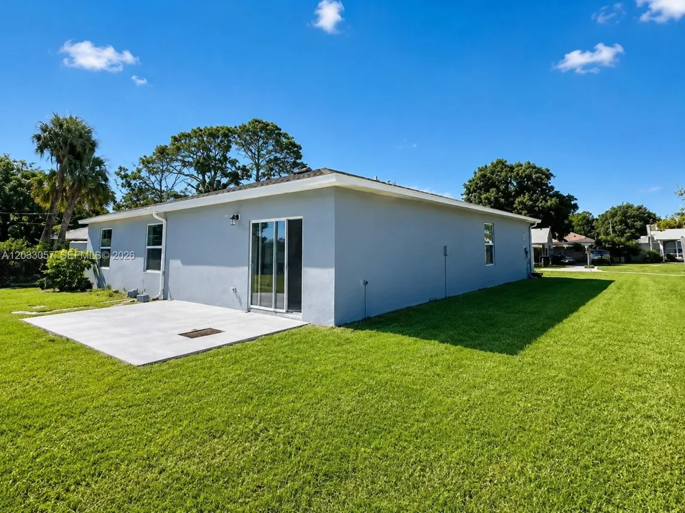 811 SERENADE St NW Palm Bay, FL 32907