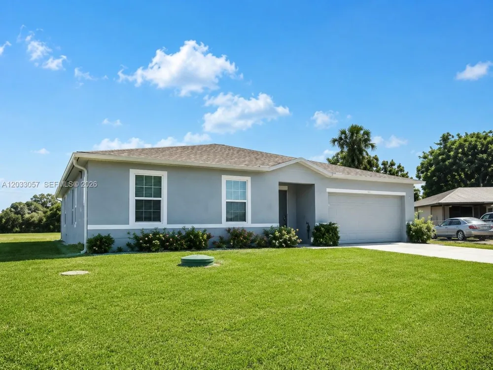 811 SERENADE St NW Palm Bay, FL 32907