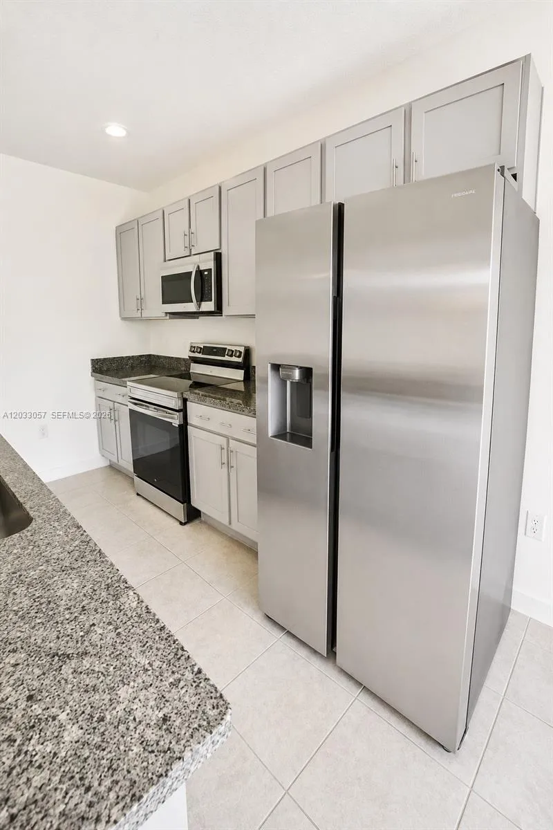 811 SERENADE St NW Palm Bay, FL 32907