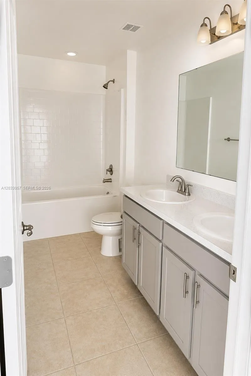 811 SERENADE St NW Palm Bay, FL 32907